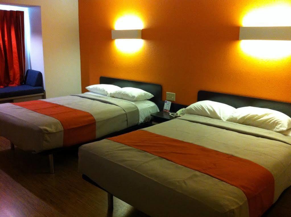 Motel 6 Indianapolis Carmel Esterno foto